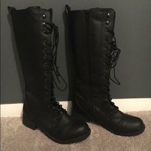 BLACK COMBAT BOOTS